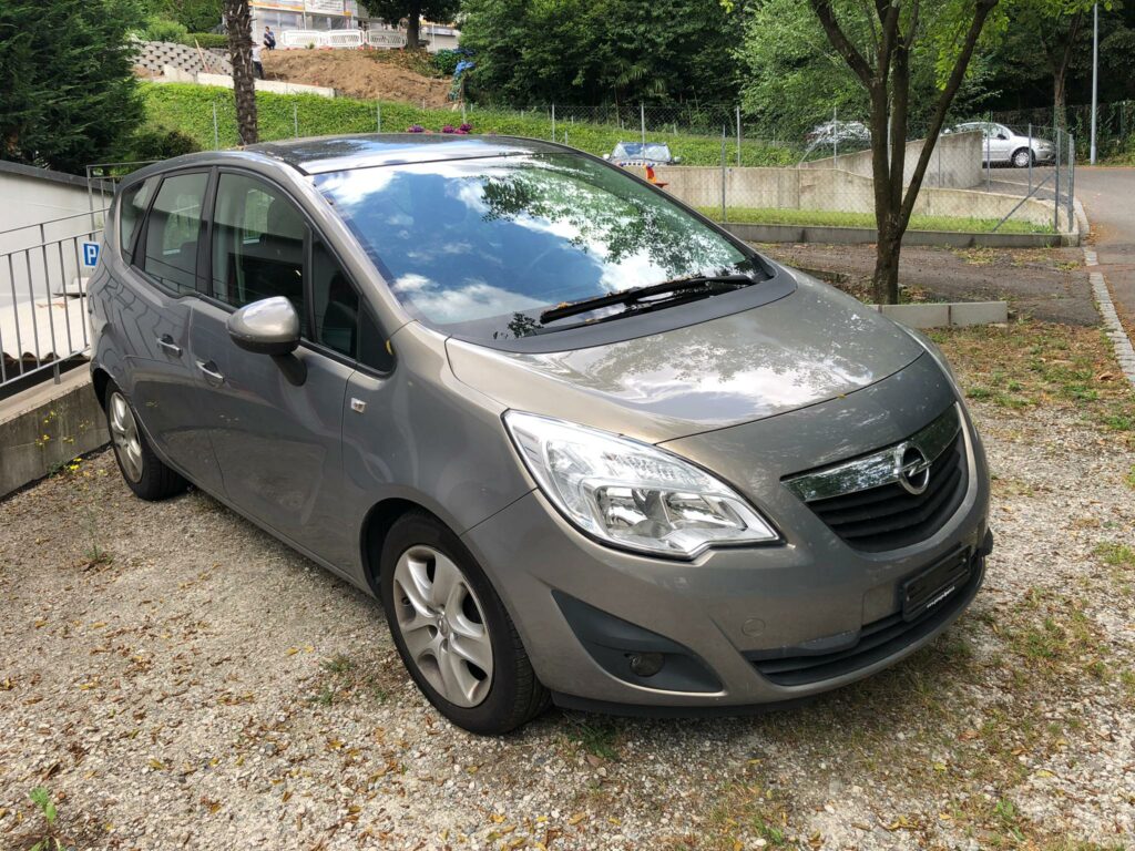 Opel Meriva před dovozem ve Švýcarsku